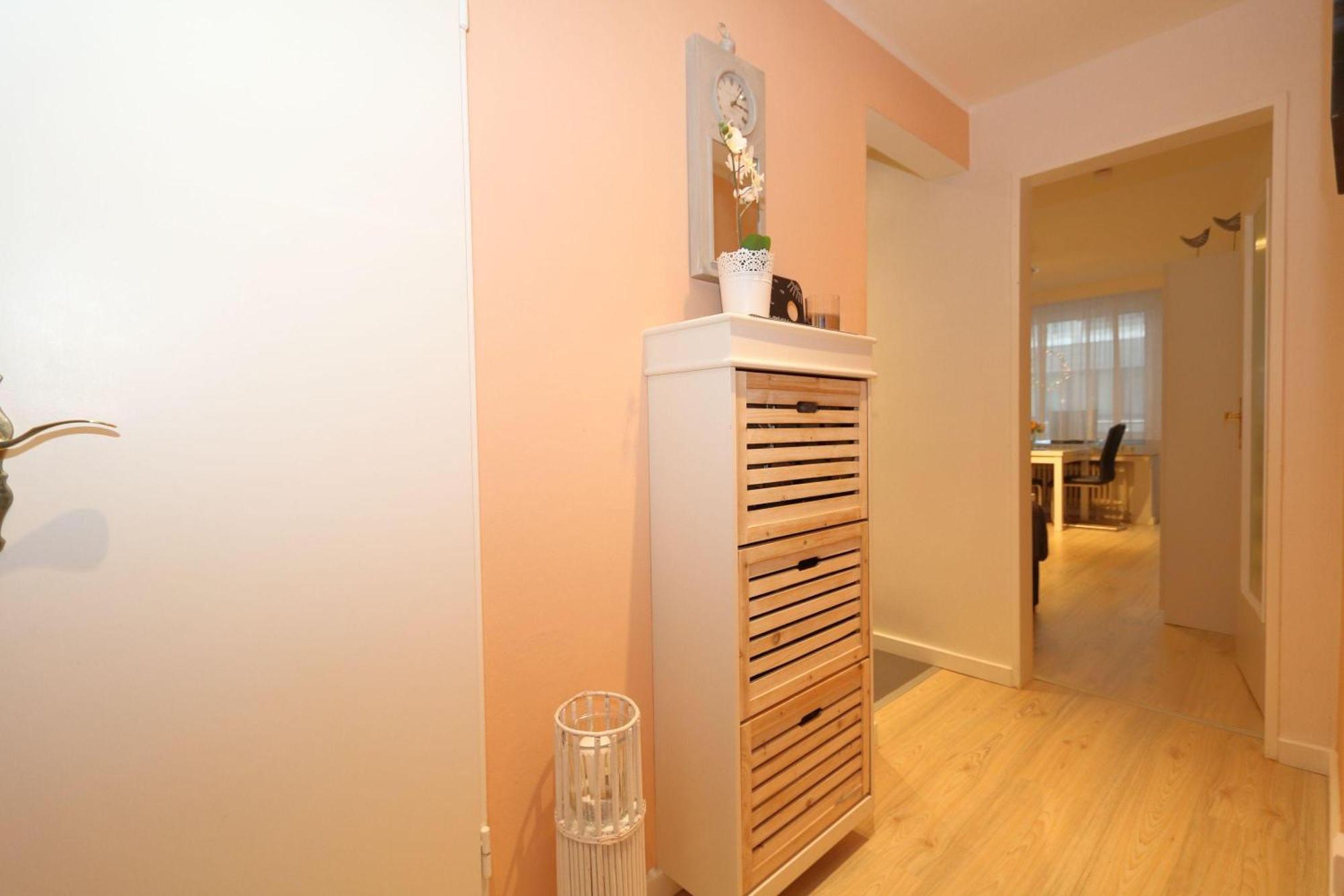 App-nora-09-wb Apartment